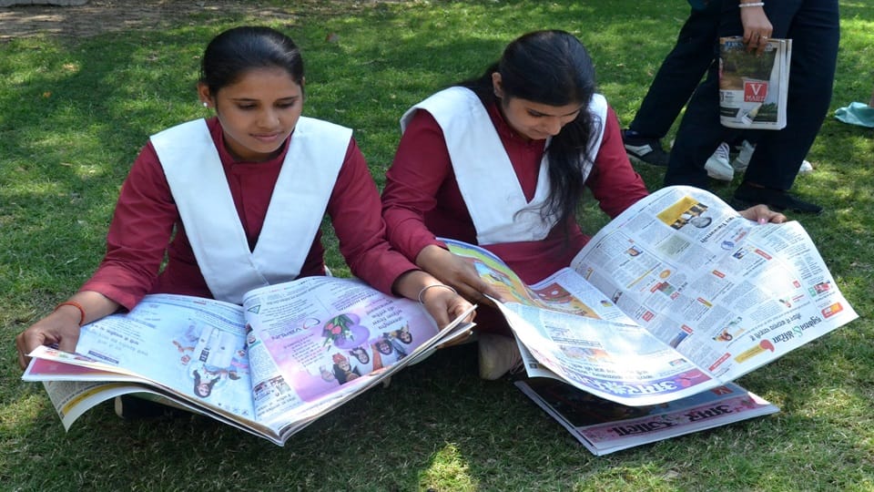 faces of the students lit up after receiving Amar Ujala newspaper