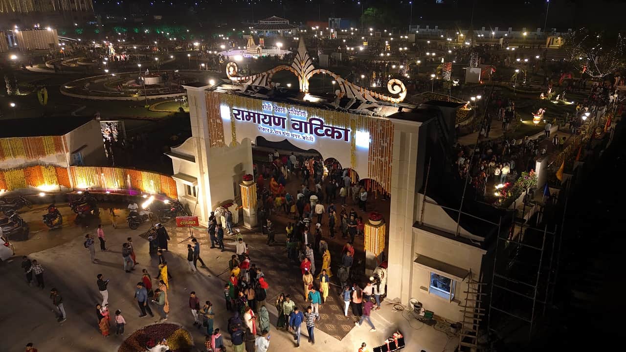 Bareilly Ramayan Vatika one lakh people saw the flower show