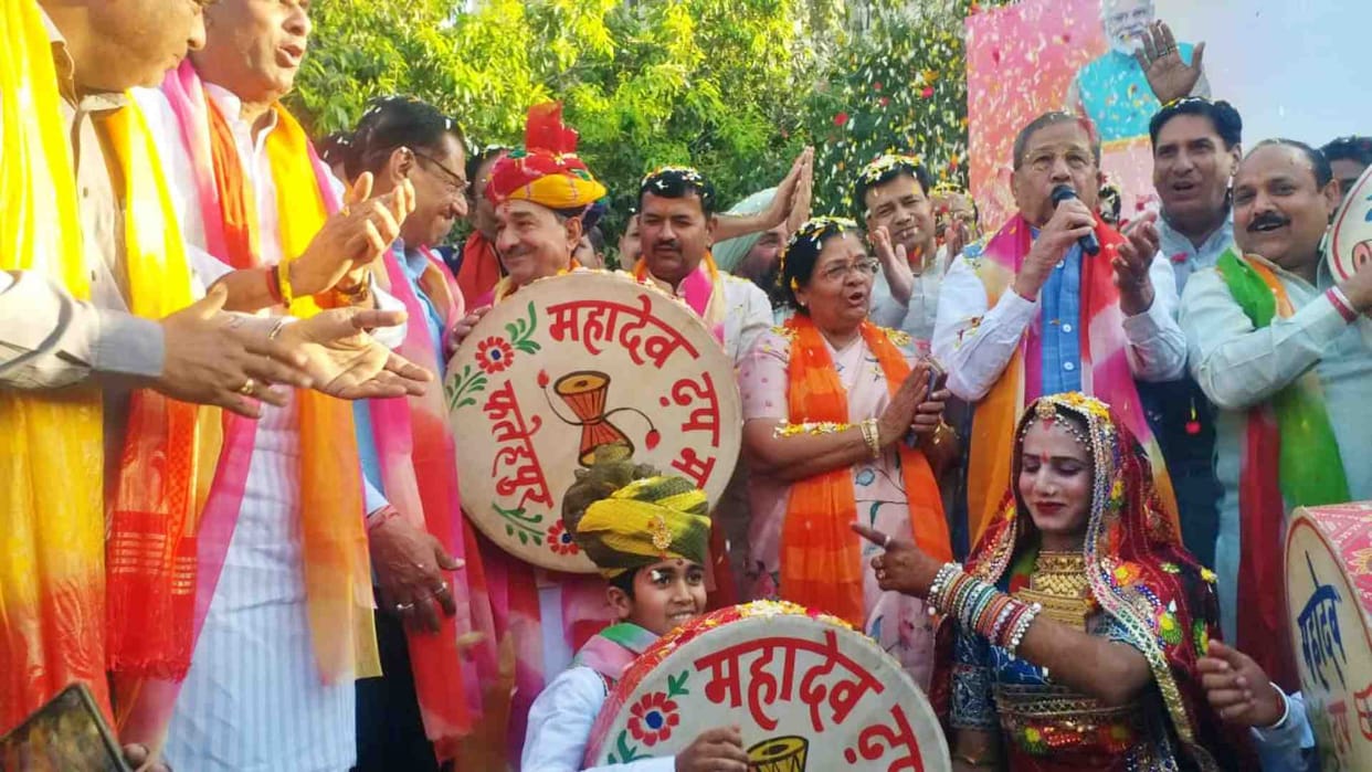 Jaipur News: Fagotsav celebrated in BJP state office, leaders and workers played with colours