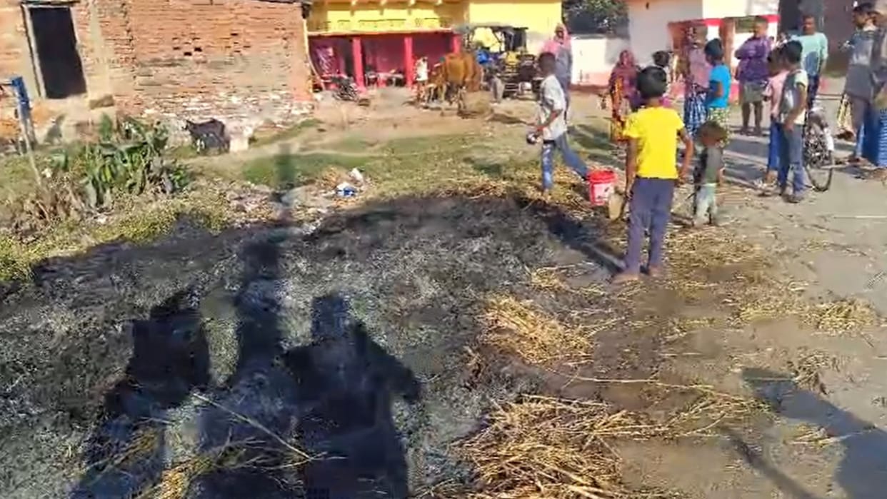 Holika suddenly started burning unruly elements set it on fire, atmosphere heated