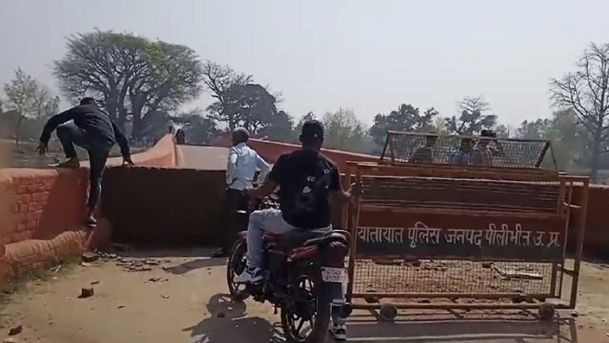 Cracks in the Daga bridge connecting Pilibhit Tiger Reserve to Uttarakhand
