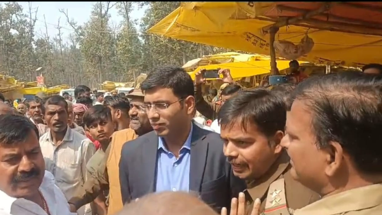 Gorakhpur's trainee IFS officer had stopped the bike of the son of the priest of Budhiya Mai temple, uproar
