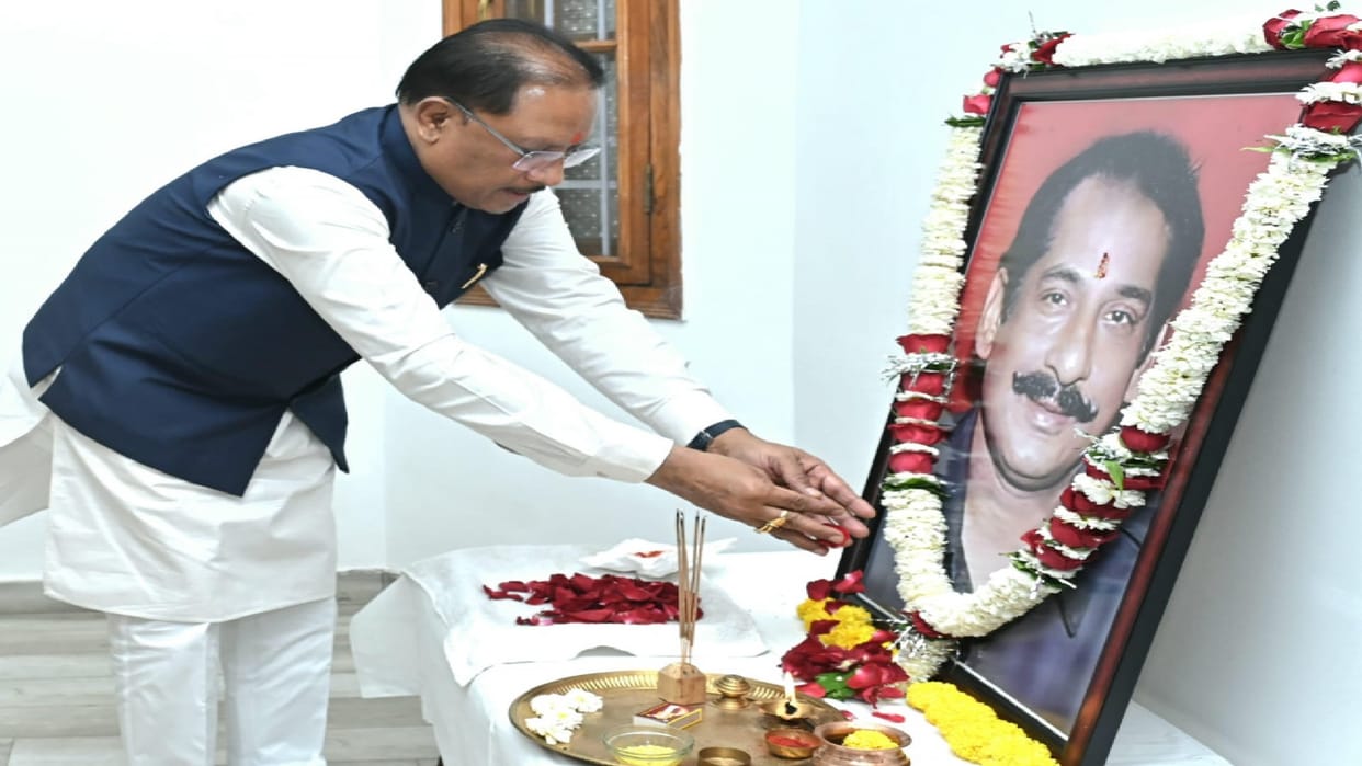 CG: CM Sai paid tribute to late Dilip Singh Judev on his birth anniversary
