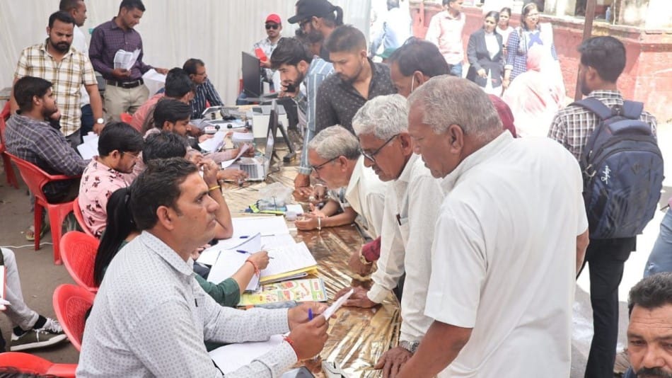 Indore News National Lok Adalat Concludes Successfully with 208 Cases Resolved and ₹2.67 Crore Awarded
