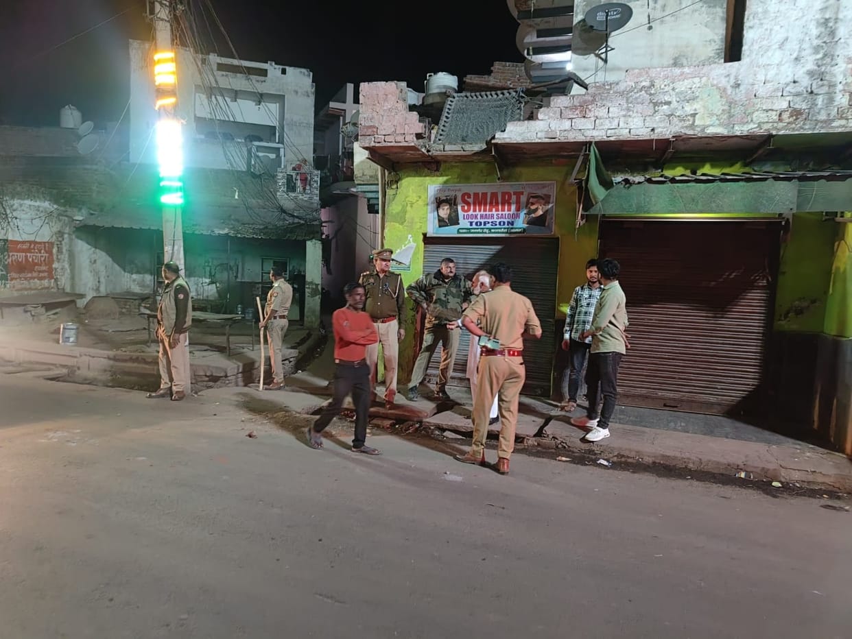 Stone pelting between groups of a particular community in Kagaraul in agra