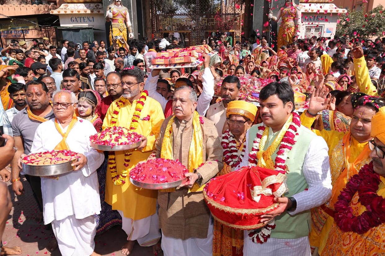 Gulal and colors sent from Mathura for Kashi Vishwanath