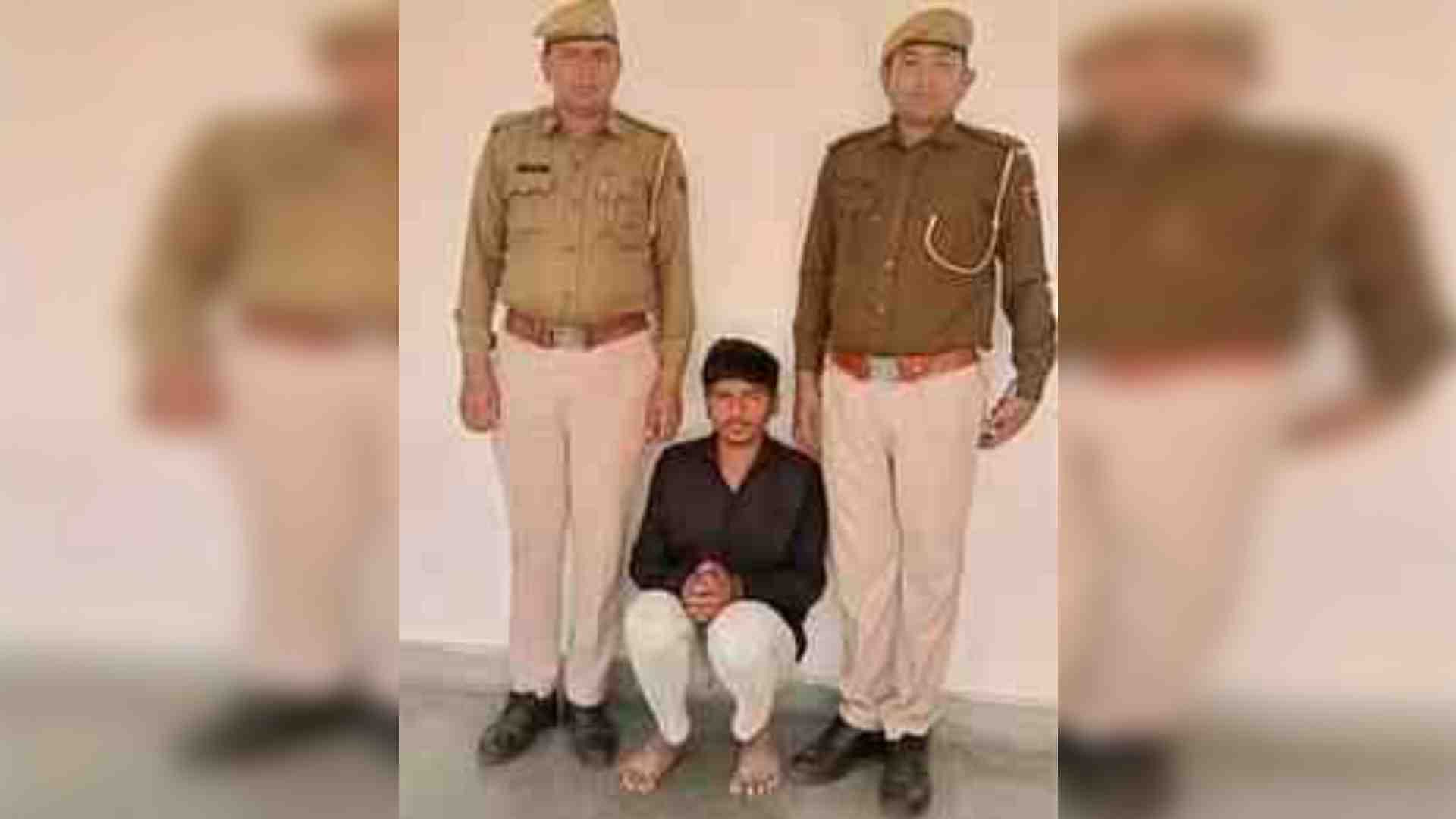 पुलिस की गिरफ्त में आरोपी।