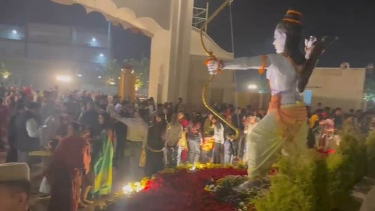 Bareilly Ramayan Vatika one lakh people saw the flower show