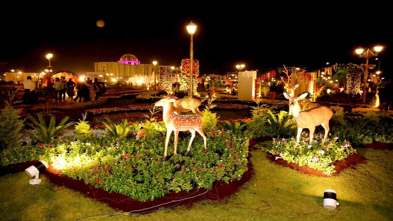 Ramayana Vatika decorated with lakhs of flowers in Bareilly Darshan of Shri Ram and Kedarnath Dham