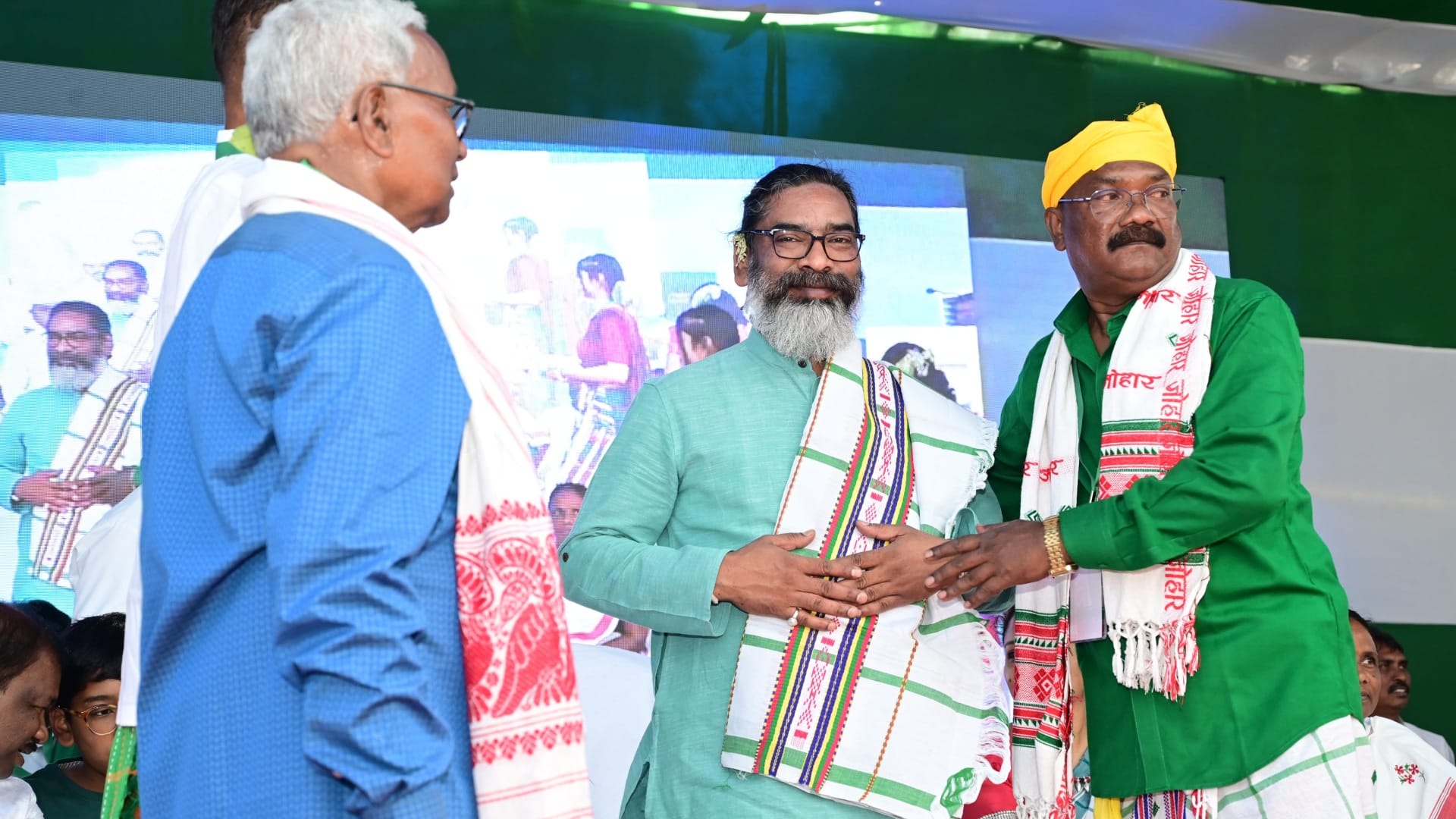 Ranchi: Hemant Soren worshiped at Sarna Puja Sthal on Baha festival, wished happiness and prosperity of state