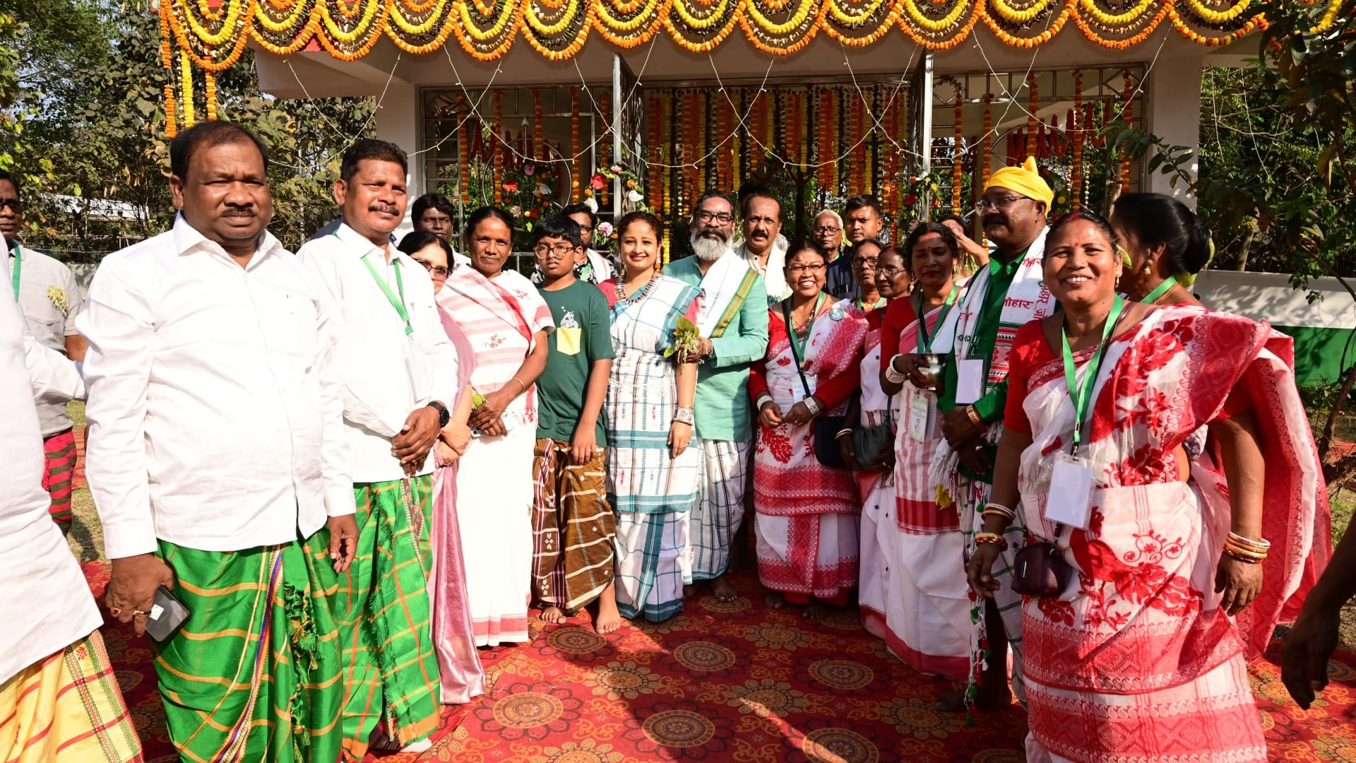 Ranchi: Hemant Soren worshiped at Sarna Puja Sthal on Baha festival, wished happiness and prosperity of state
