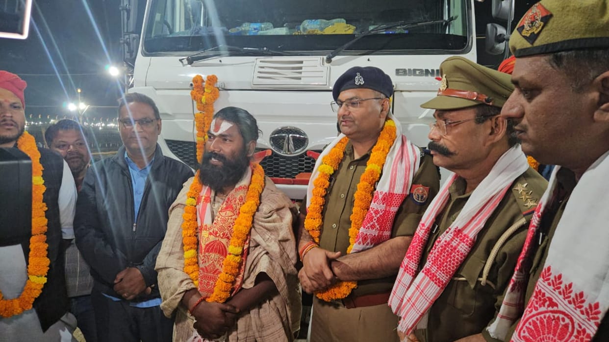 Demand for Triveni water increased in North East states, devotees reached Sangam with tankers from Assam