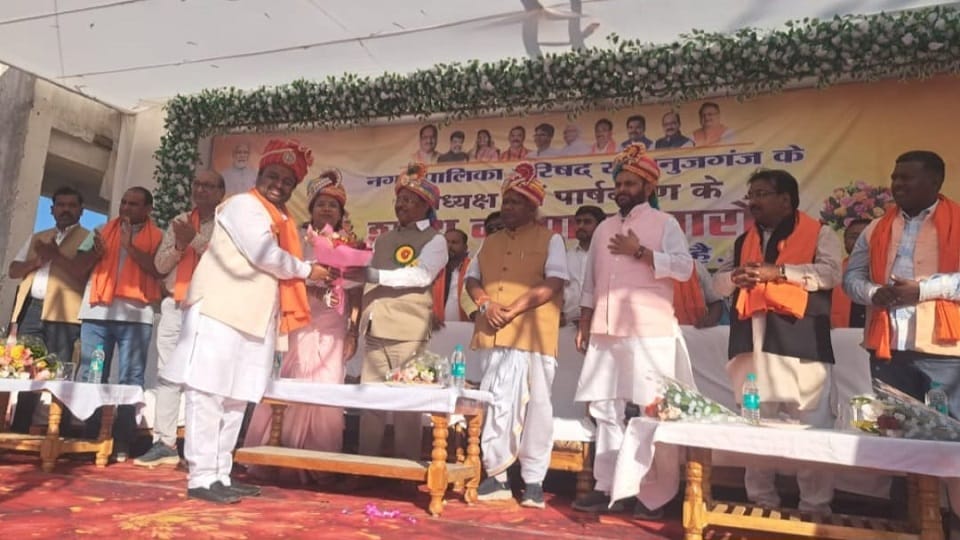 Minister Netam attended swearing in ceremony of Ramanujganj Municipality President in Balrampur Ramanujganj