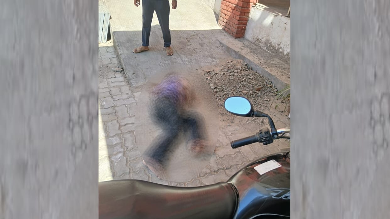 Sultanpur: B.Tech final year student falls from the third floor of an educational building, seriously injured