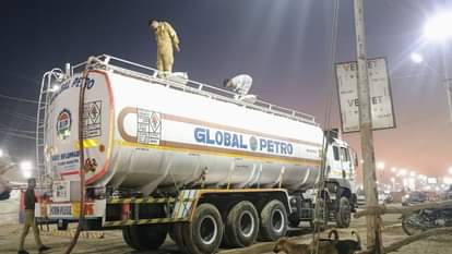 Demand for Triveni water increased in North East states, devotees reached Sangam with tankers from Assam