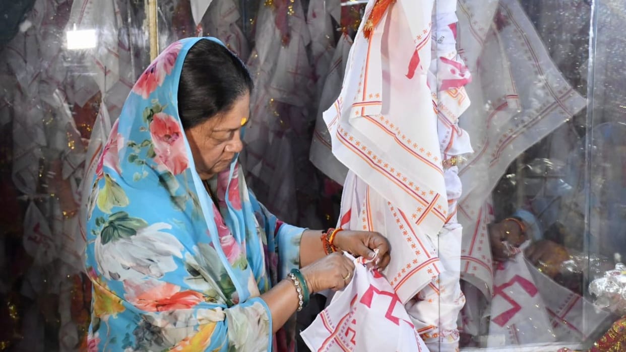 Vasundhara Raje celebrated her birthday at Tanot Mata Temple