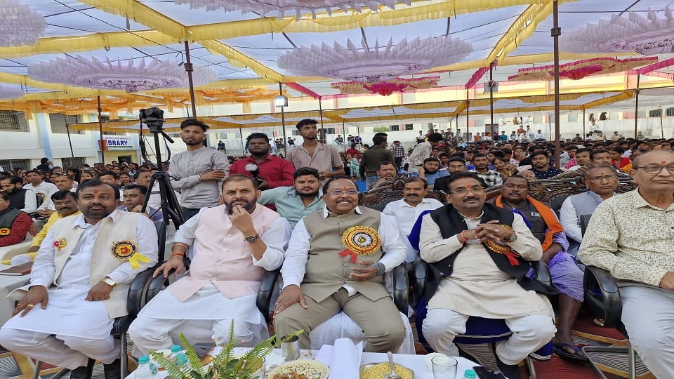 37th annual celebration of leading college concluded Netam announced to give auditorium in Balrampur Ramnujgan