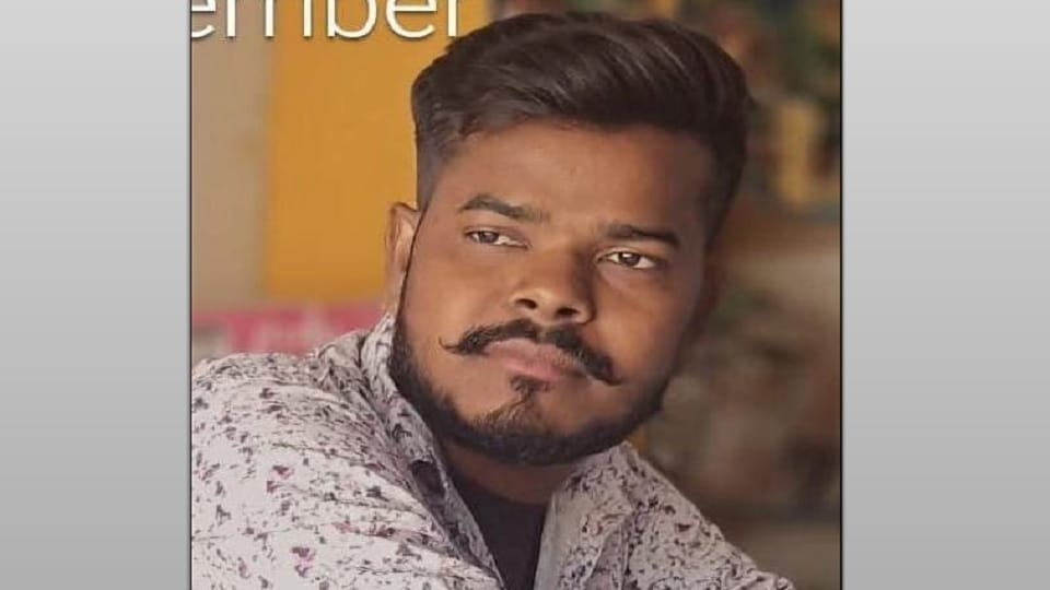 Saharanpur: A young man fell after his scooter slipped on the highway, the vehicle from behind crushed him.
