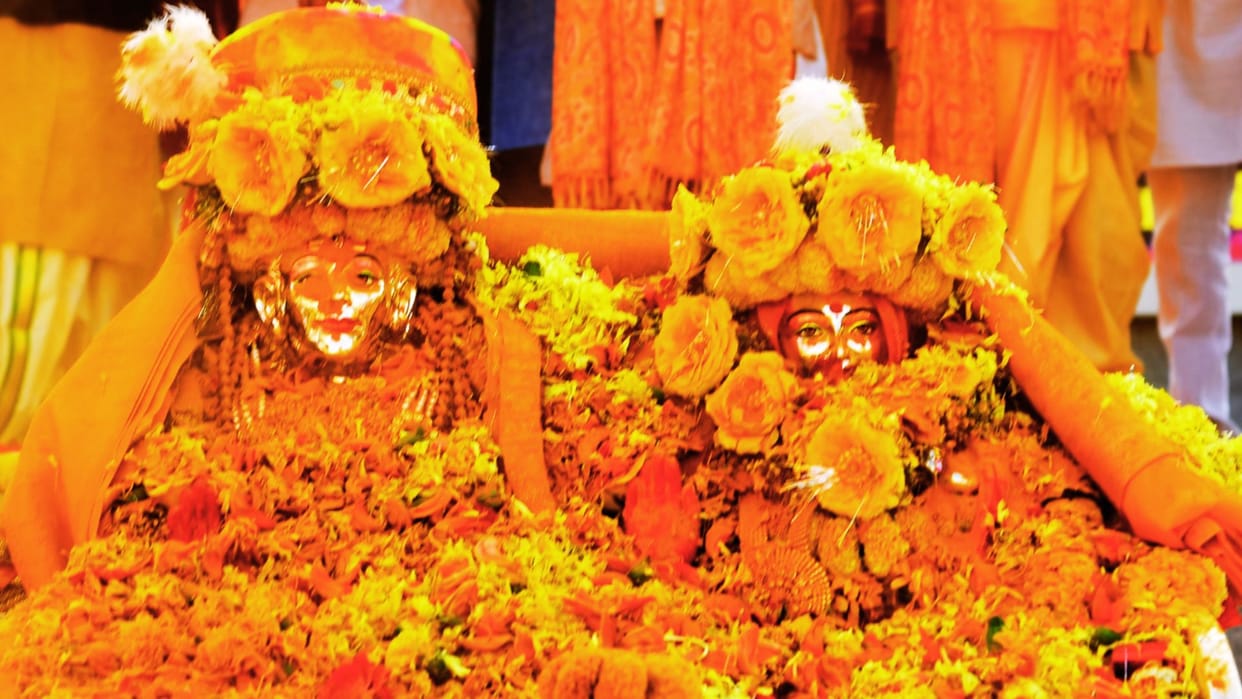 Rangbhari Ekadashi Baba Vishwanath and Maa Gaura applied turmeric Vanvasi Samaj offered Gulal