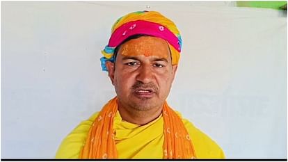 UP: बांकेबिहारी मंदिर ट्रस्ट और कॉरिडोर का विरोध तेज...संत ने खून से लिखा पत्र, सीएम योगी से की ये अपील Opposition to Bankebihari Temple Trust and Corridor intensifies sant writes letter with blood for cm yogi