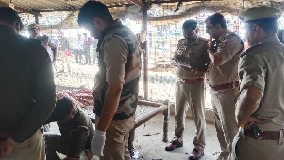 farmer shot dead in Budaun Who sleeping with his wife in a poultry farm