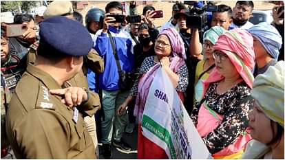 Manipur: कुकी समूह के अनिश्चितकालीन बंद का दिखा मिलाजुला असर; मणिपुर में तनाव के बीच शांति, सुरक्षा बल अलर्ट Kuki Group's indefinite strike shows mixed effect; Peace amid tension in Manipur, security forces on alert