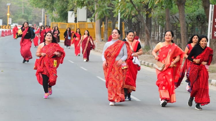 Red Sari Run In Chandigarh To Mark International Women Day – Amar Ujala Hindi News Live