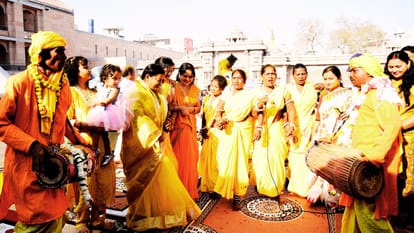 Rangbhari Ekadashi Baba Vishwanath and Maa Gaura applied turmeric Vanvasi Samaj offered Gulal