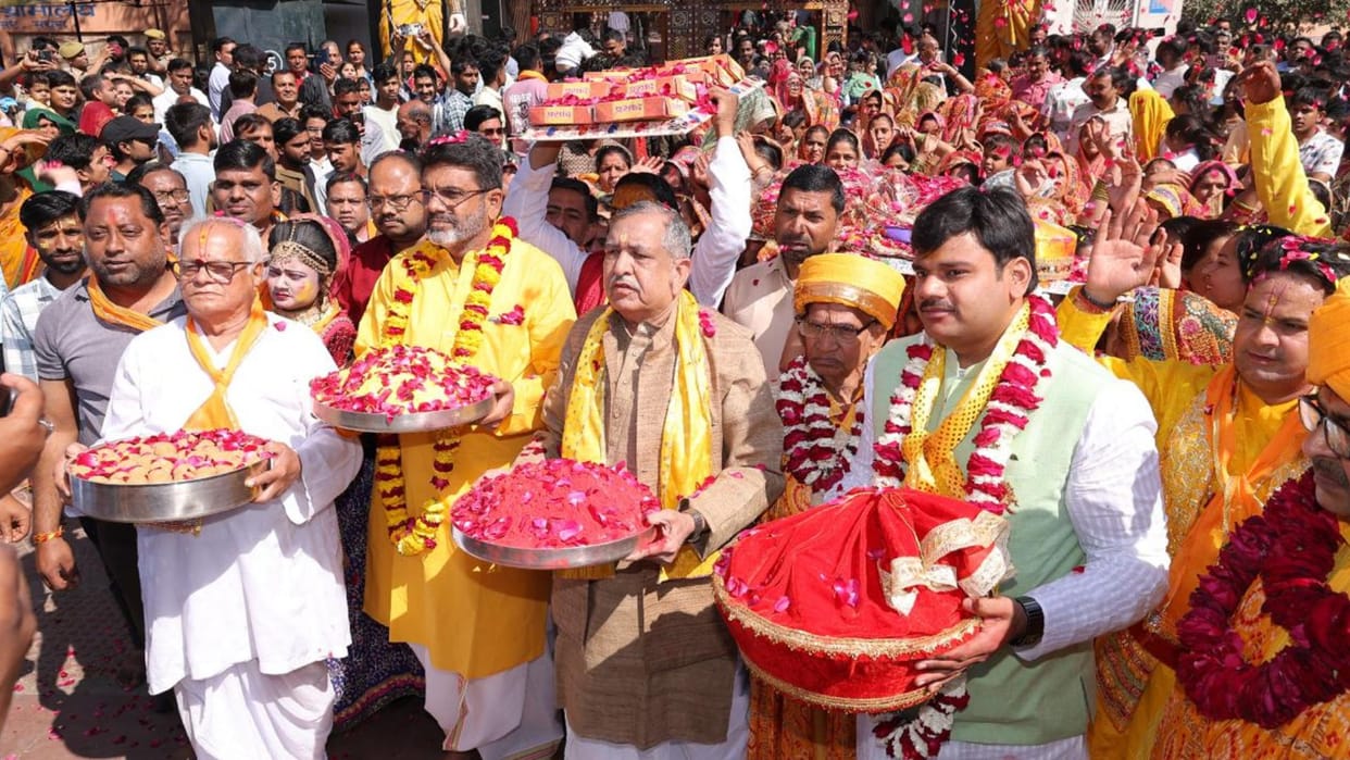 Holi Special gulal gift sent to Shri Kashi Vishwanath Temple and Shri Krishna Janmasthan Mathura