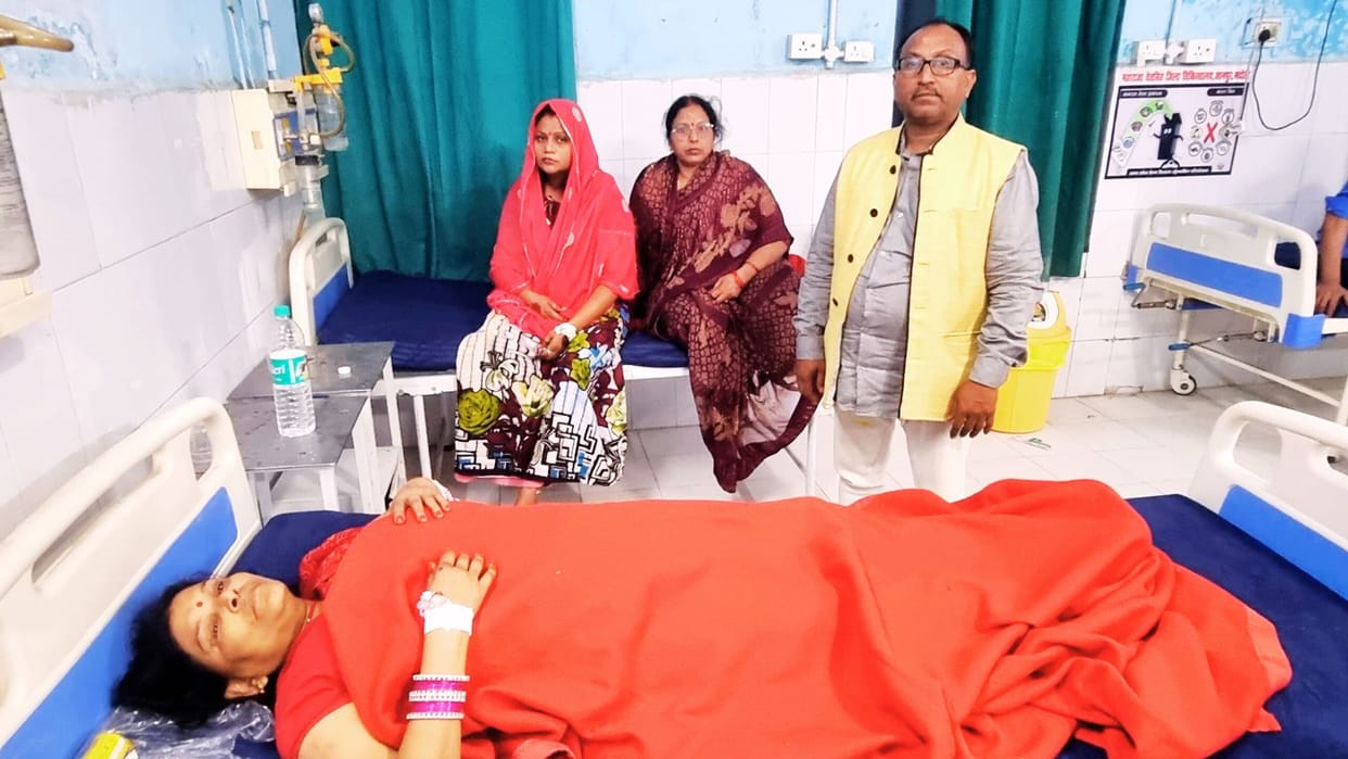 Bees got furious in Bhadohi created ruckus in Katha bit seven people women got injured