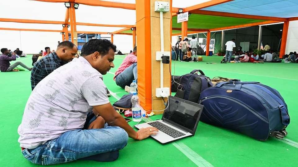 Tight security arrangements at new delhi railway station for Holi passengers troubled by long queues