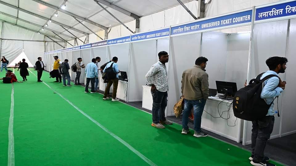 Tight security arrangements at new delhi railway station for Holi passengers troubled by long queues