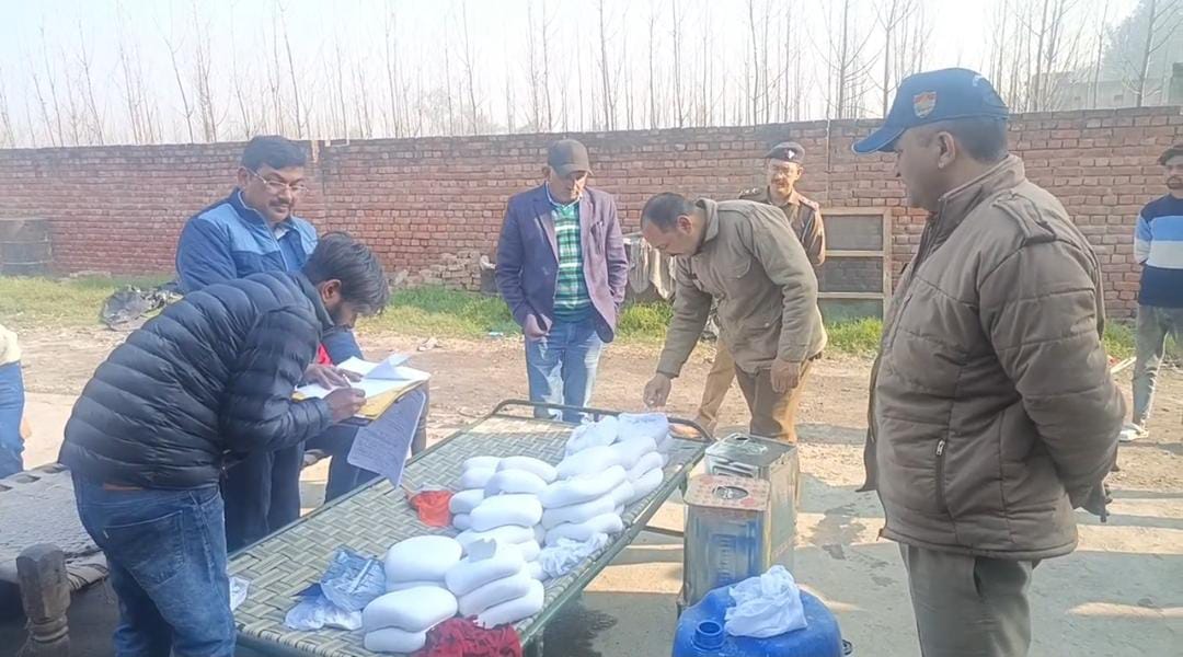 Roorkee News Food Safety Department team raids Mangalore recovers one quintal make cheese factory sealed