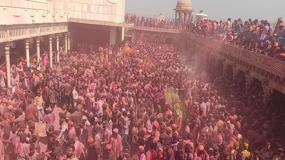 Lathmar Holi organized in Nandgaon in Mathura