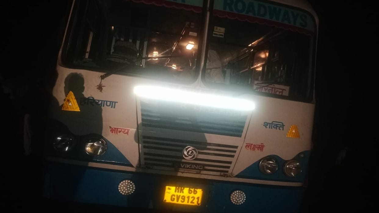 Tyre of a roadways bus coming from Khatu Shyam to Narnaul came out, major accident averted; passengers safe