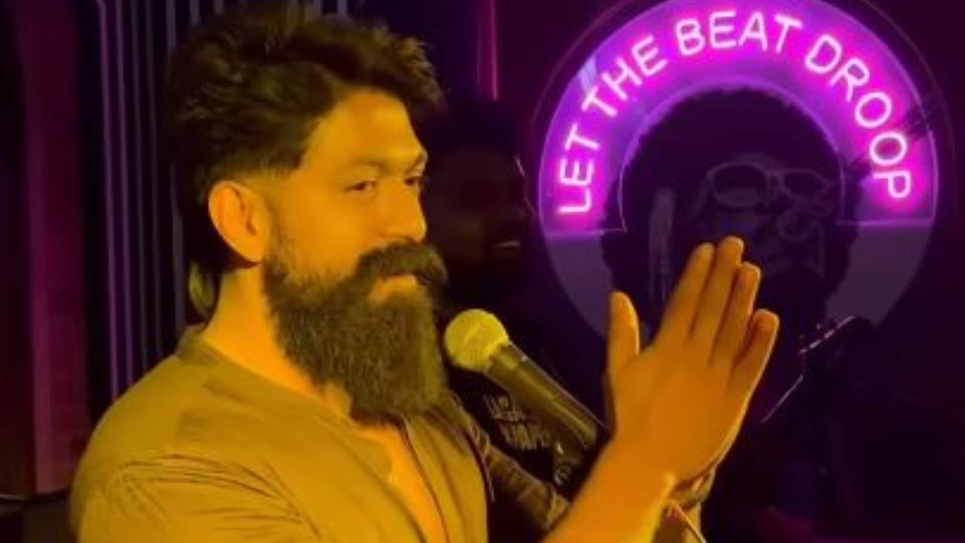 Toxic star Yash sing Jotheyali Jothe Jotheyali for Wife Radhika Pandit fans like this sweet moment viral video