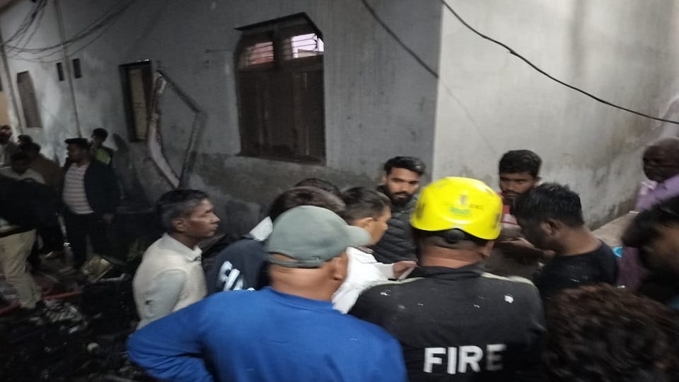 Roorkee: Huge fire in computer service center, all goods burnt to ashes;