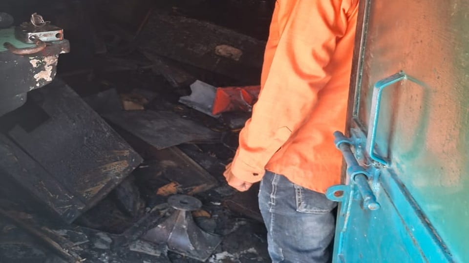 Fire broke out in DJ godown due to short circuit