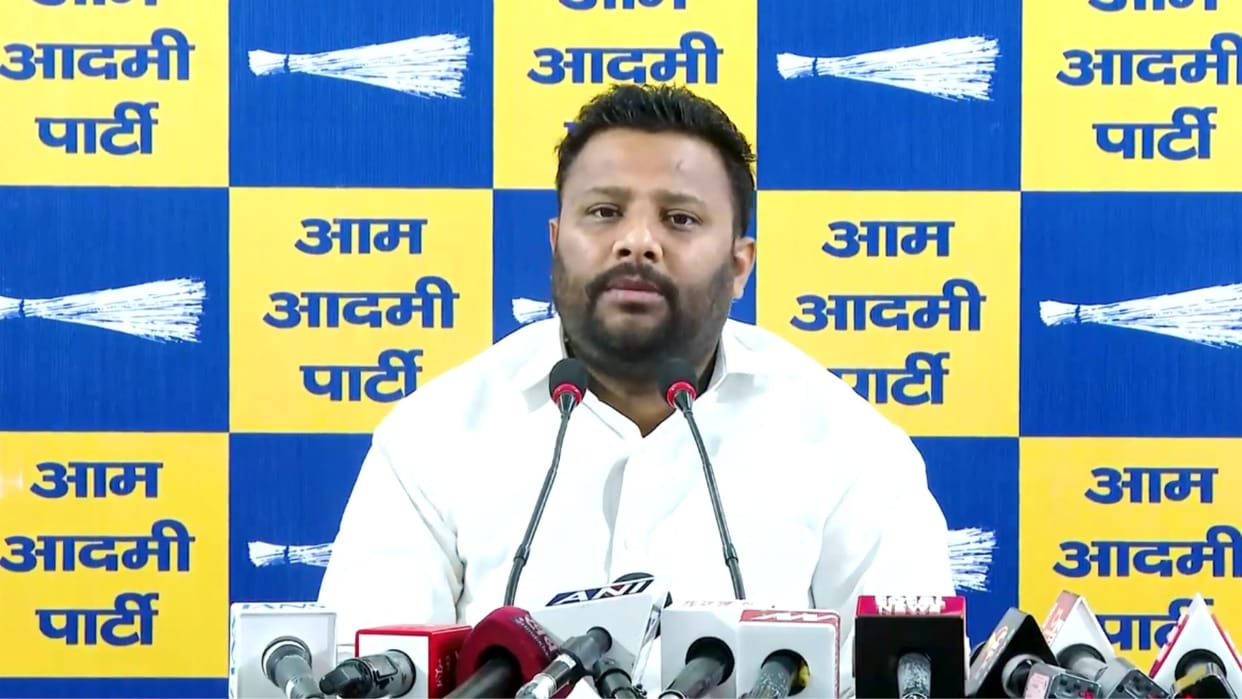 AAP surrounded BJP over the murder of a youth in Delhi
