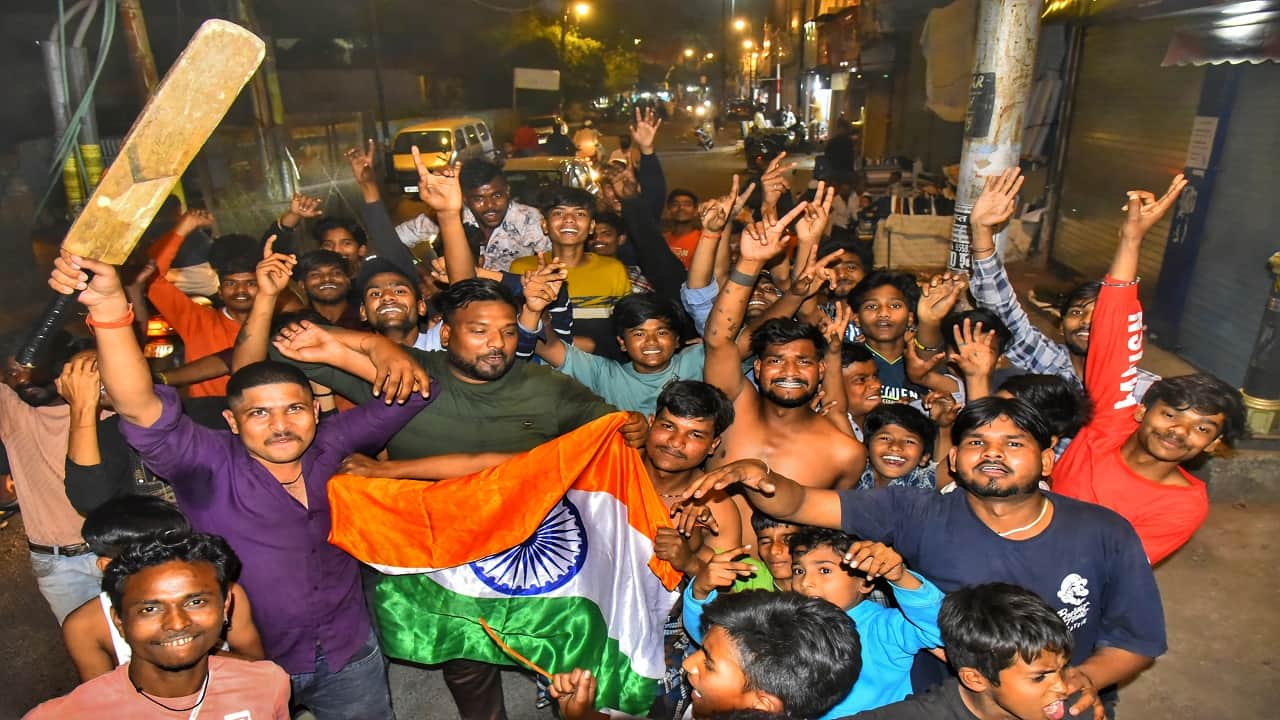 Bareilly people celebrated after Team India won ICC Champions Trophy