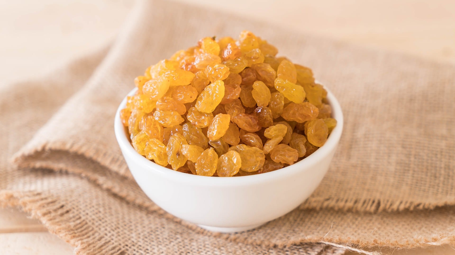 Benefits of eating soaked dry fruits almonds raisin and walnut news in hindi