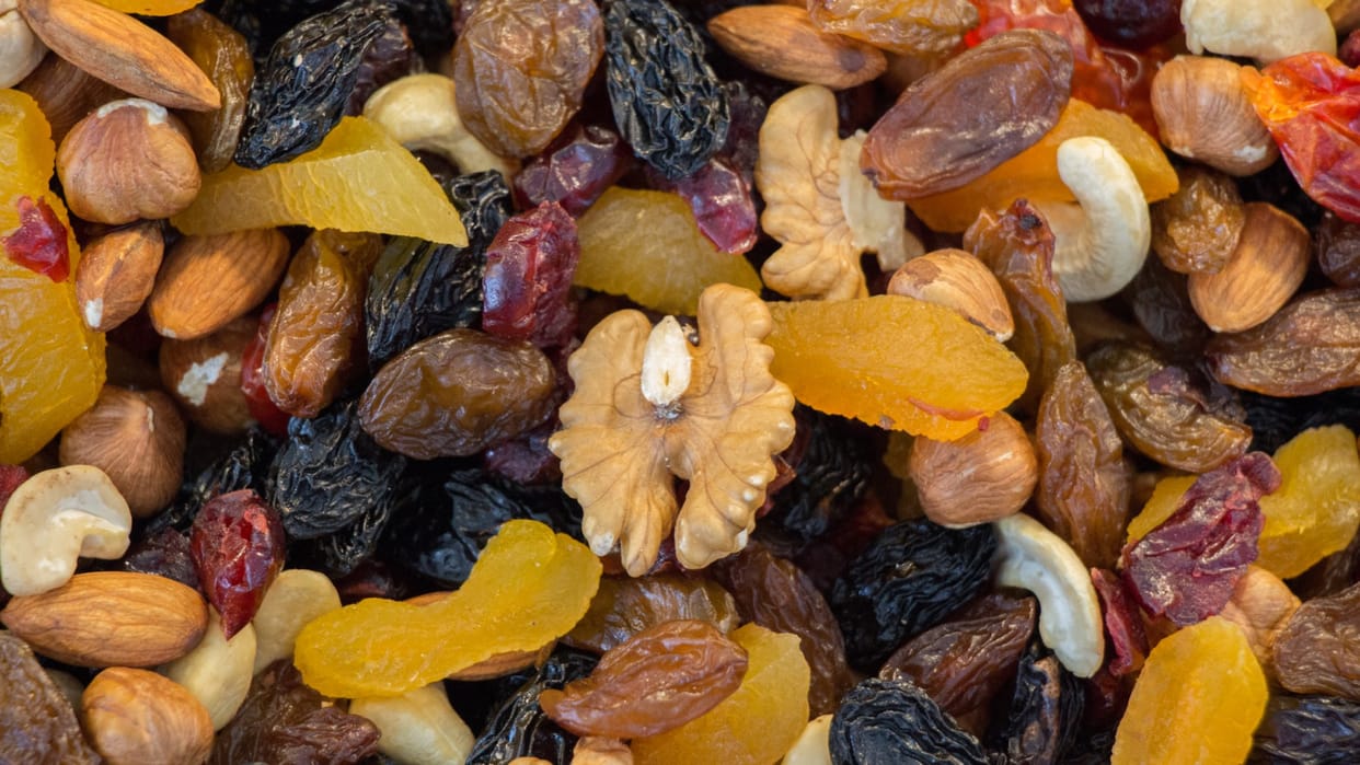 Benefits of eating soaked dry fruits almonds raisin and walnut news in hindi