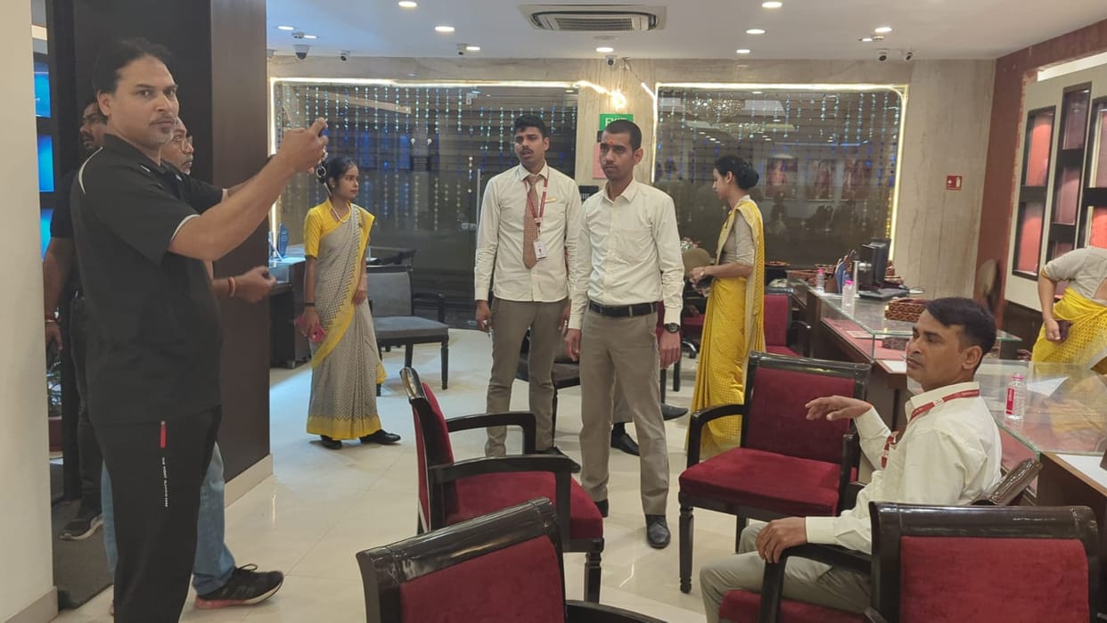 Bihar News: Jewelry shop looted in Bhojpur, miscreants fled after looting jewelry worth lakhs of rupees