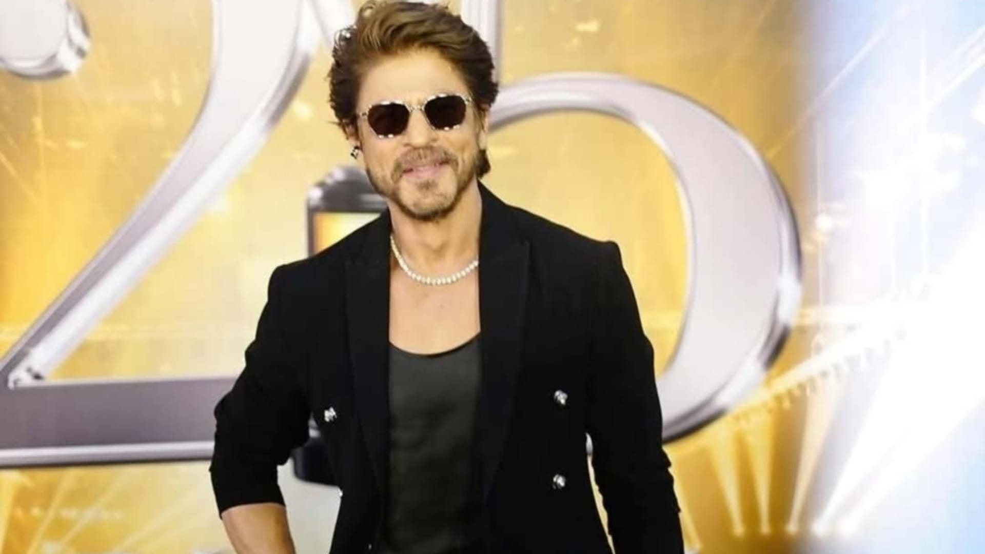Shah Rukh Khan IIFA designed a luxurious Suite for SRK in jaipur Lavish Bed To photos Of King Wife Gauri AbRam