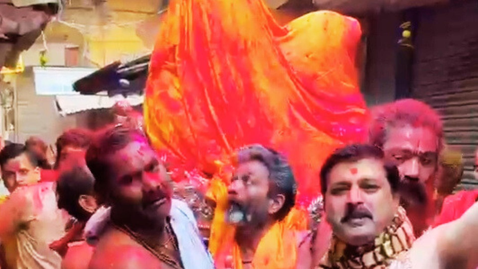 Holi Baba vishwanath and maa Gauri Gauna in kashi Har Har Mahadev resounded