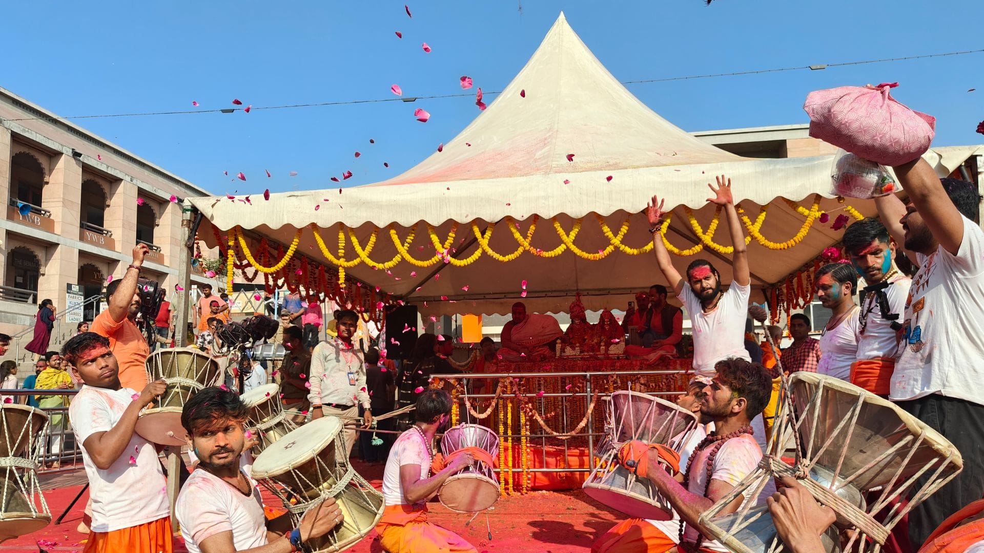 Holi Baba vishwanath and maa Gauri Gauna in kashi Har Har Mahadev resounded