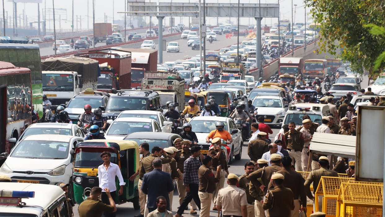 Delhi Traffic Jam Delhi Ghaziabad s speed slowed down people groaned