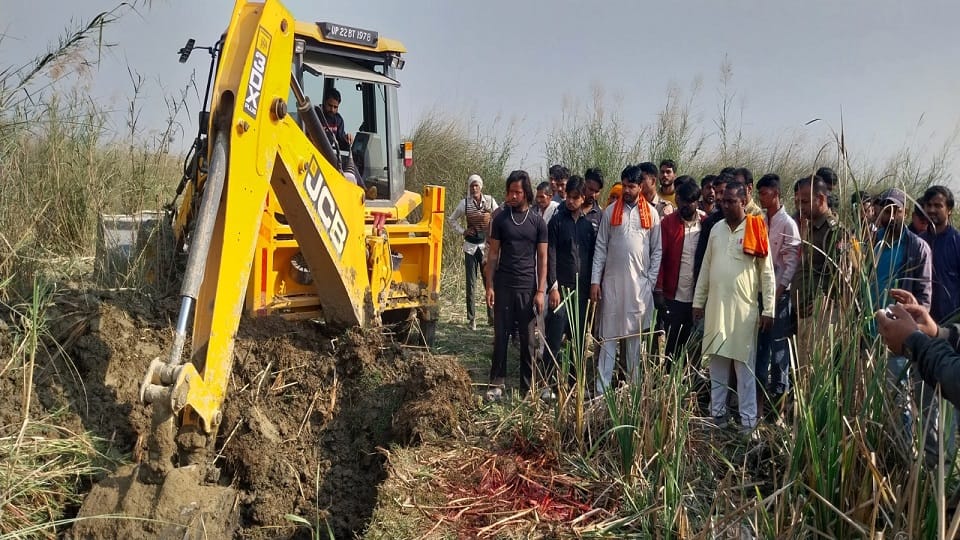 Cattle skins, meat parts and skeletons found in Ghosipura Sultanpur Patti