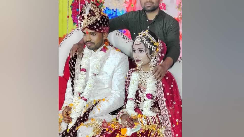 Groom Kills Bride Groom sat for half an hour after kill bride then committed suicide In Ayodhya sees photos