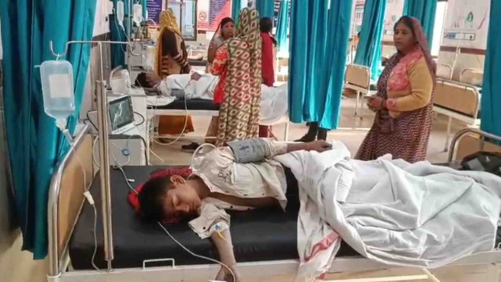 हादसे के बाद घायलों को लाया गया अस्पताल।